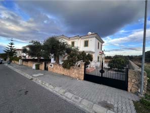 Girne / Ozanköy 3+1 Özel Havuzlu Villa No:16