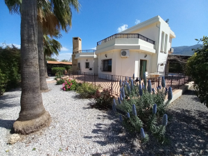Girne / Merkez Ozankoy 3+1 Özel Havuzlu Villa 
