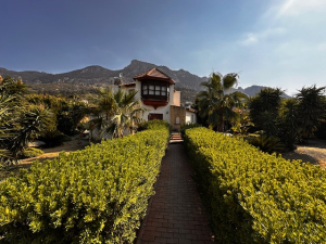 Girne /  Karşıyaka'da 4+1Günlük Kiralık Villa Size Özel Havuzlu