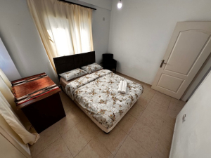 Girne / Merkez Liman karşısı  2+1 site içerisinde 